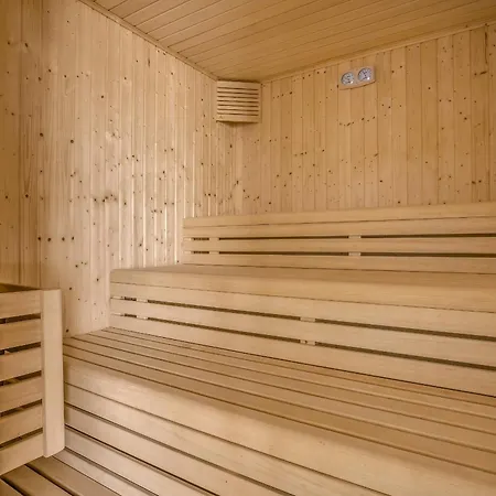 Oasis 325 By Finest Estepona