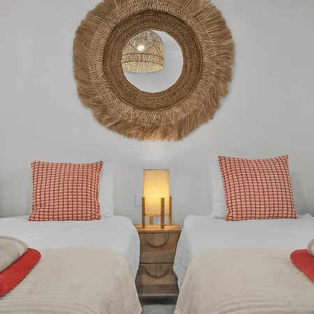 Oasis 325 By Finest Estepona